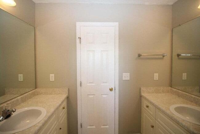 Building Photo - 306 Country Glen Ct