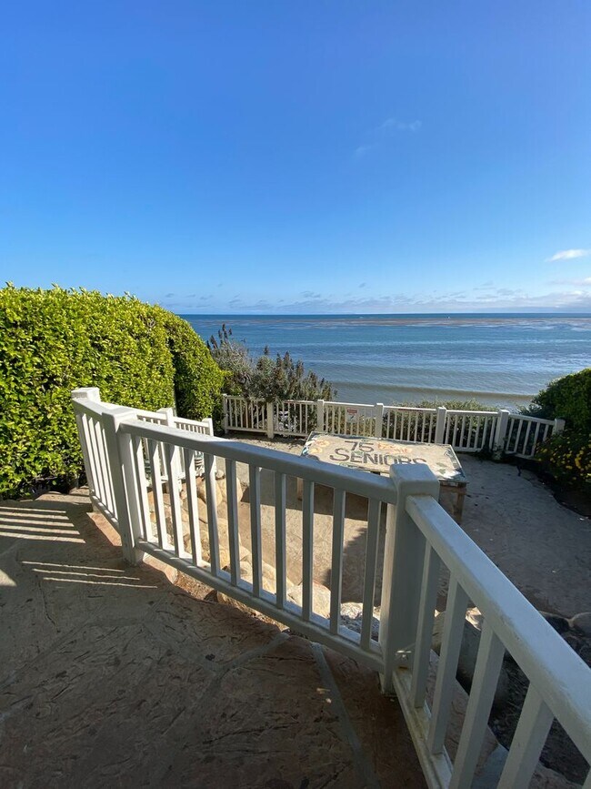 Building Photo - 6575 Del Playa Dr