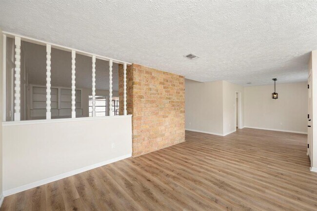 Building Photo - 21402 Park York Dr