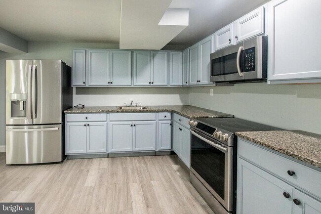 Building Photo - 1425 Manor Rd