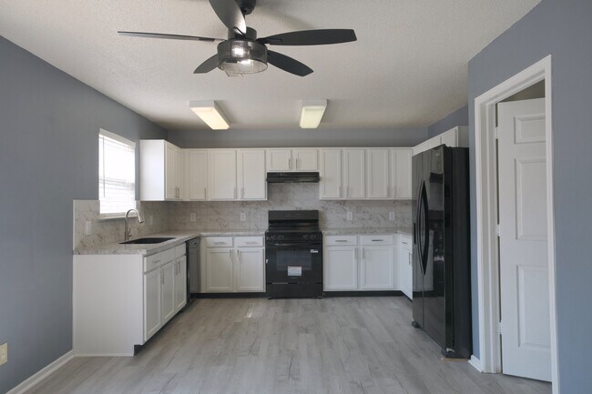 Building Photo - 6857 Maywood Cir