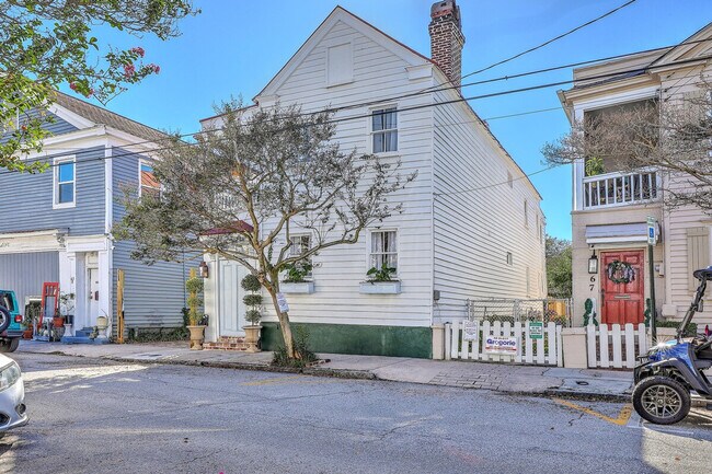 Building Photo - 38 Bogard St