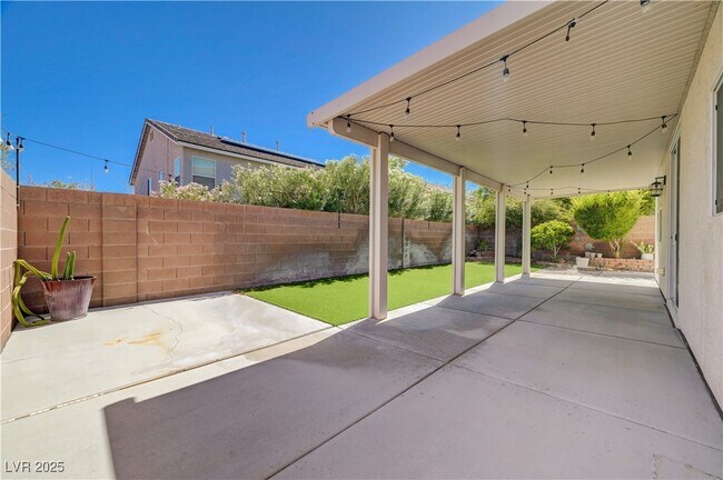 Building Photo - 5033 Apache Valley Ave