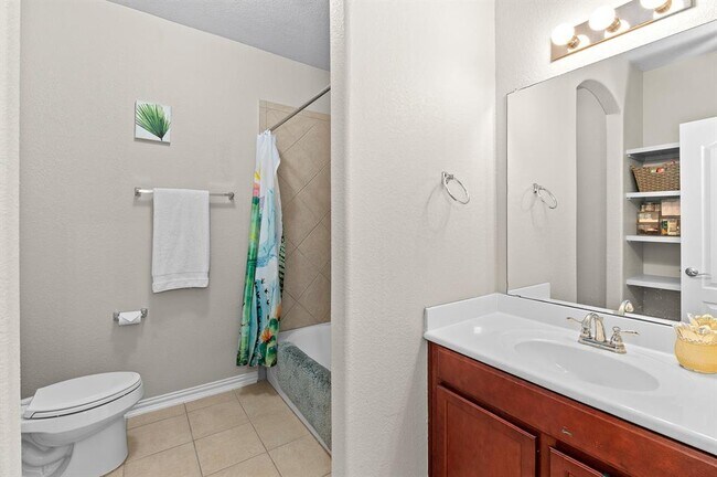 Building Photo - 8017 Bassano Dr