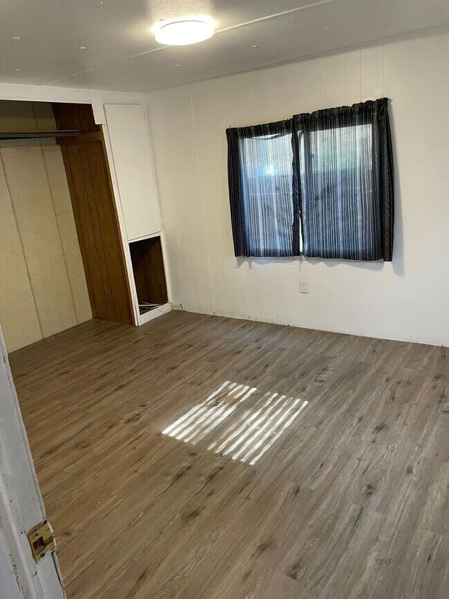 Building Photo - 3 bed/2 bath Trailer - COMING SOON!