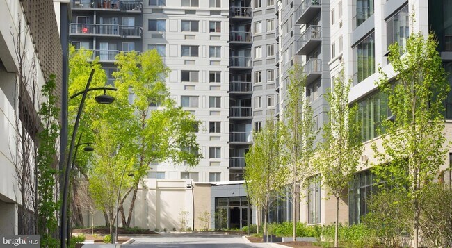 Building Photo - 450 N 18th St