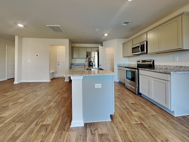 Building Photo - Available Now!   Burnside Farms!!