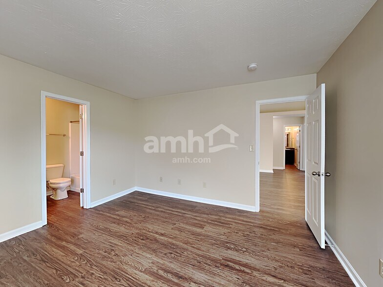 Building Photo - 606 Cross Wind Dr