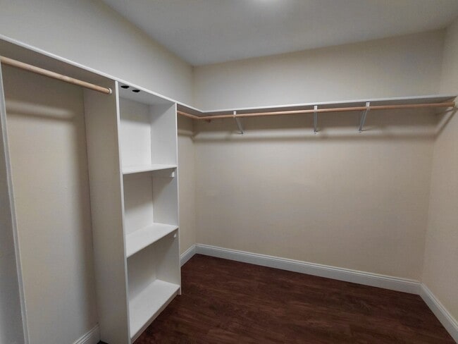 Building Photo - Beautiful home close to post