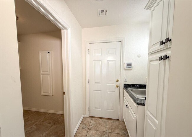 Building Photo - 16517 Tonka Trail