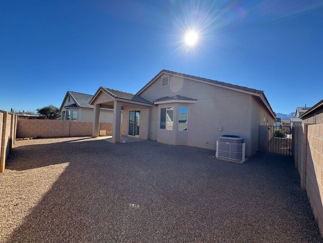 Building Photo - 4BR/2.5BA/2CG, 2057 sq.ft. rental with DOG RUN in Sierra Vista, AZ