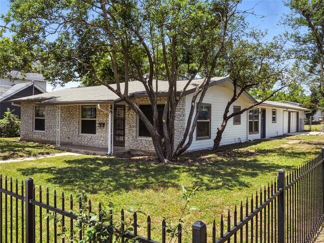 Building Photo - 1604 Springdale Rd