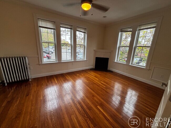 Building Photo - 15 Glenville Ave