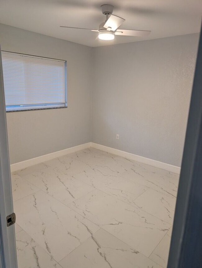 Building Photo - Beautifully Remodeled West Bradenton Duplex – 2 Bedroom | 1 Bath