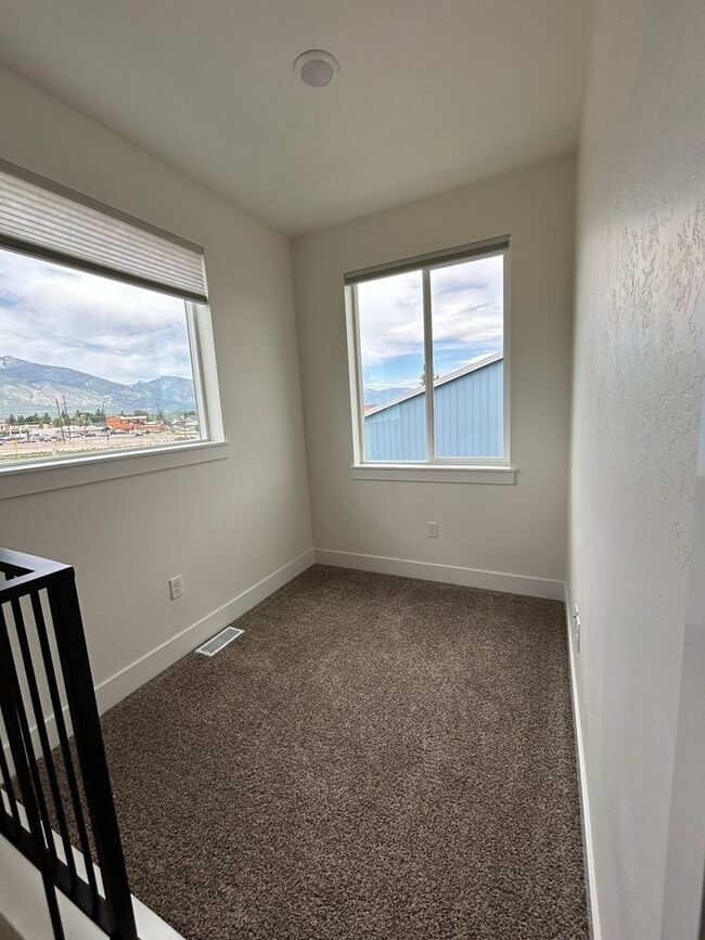 Building Photo - New Townhome
