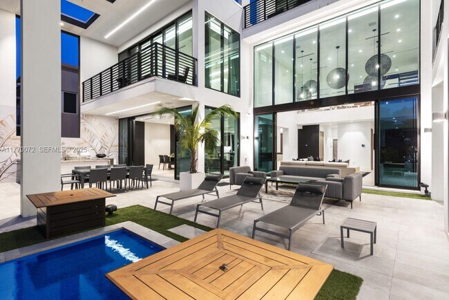 Building Photo - 1400 Bayview Dr