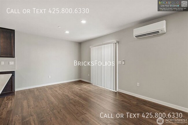 Building Photo - 9502 18th Ave W