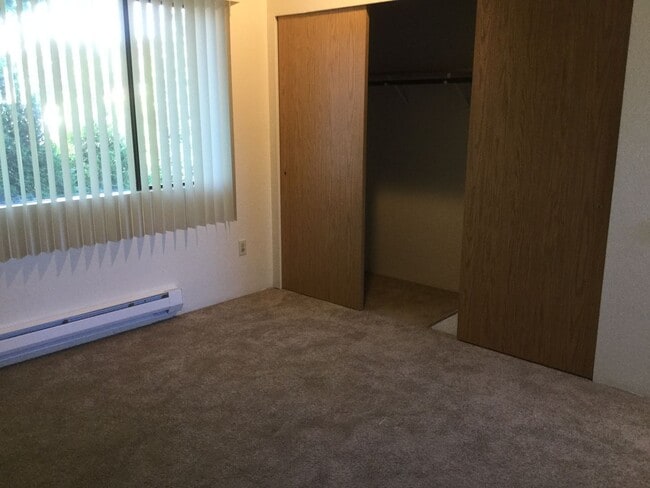 Building Photo - Charming 1-Bedroom Townhome in Hazel Grove...