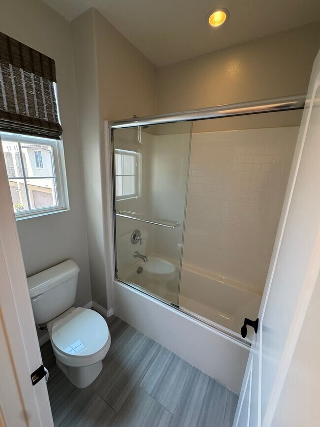 Building Photo - Charming 3-bedroom 2.5 bath nestled inside...