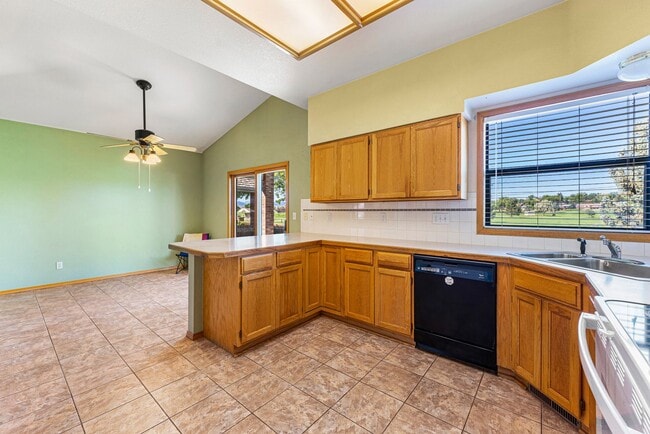 Building Photo - Spacious Home with Central AC and Gas Fire...
