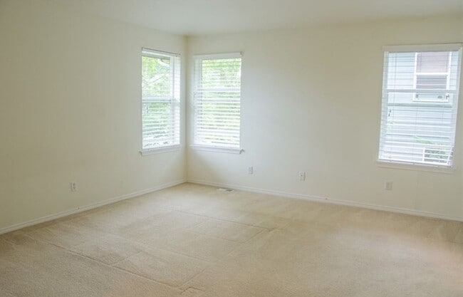 Building Photo - 3 Bed 2.5 Bath Single-family House Availab...