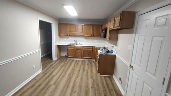 Building Photo - 813 S Dogwood Ln