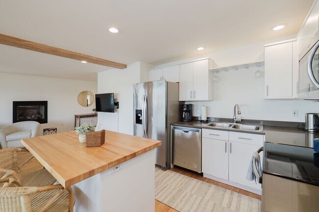 Building Photo - Furnished Bainbridge Island Waterfront Home with Incredible Views