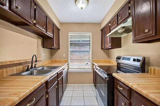 Building Photo - 1379 Wrotham Ln