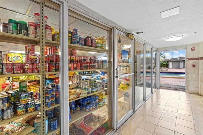 Building Photo - 1800 NW 24th Ave