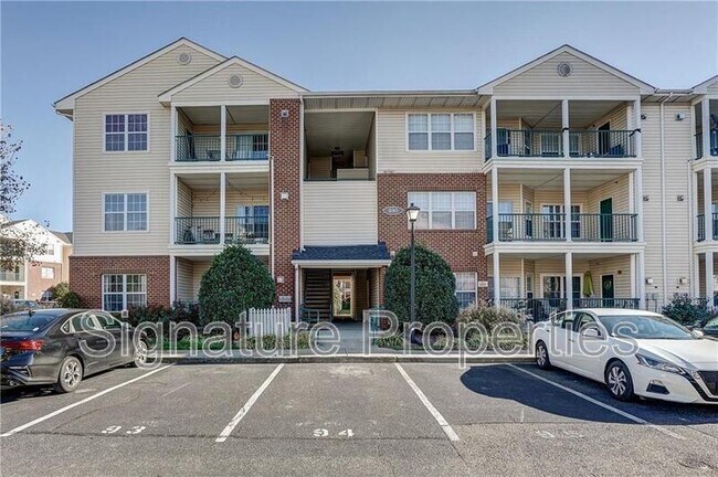 Building Photo - 830 Brassie Ln