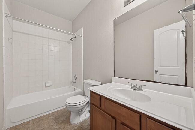 Building Photo - 2110 Castle Gardens Ln