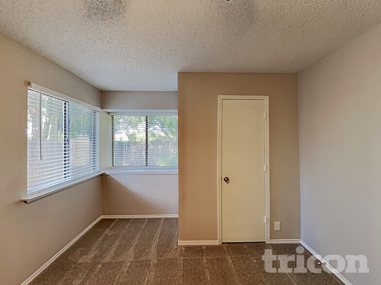 Building Photo - 5412 Boxelder Dr