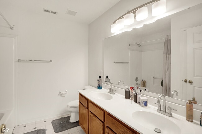 Building Photo - 5761 Cantigny Way S