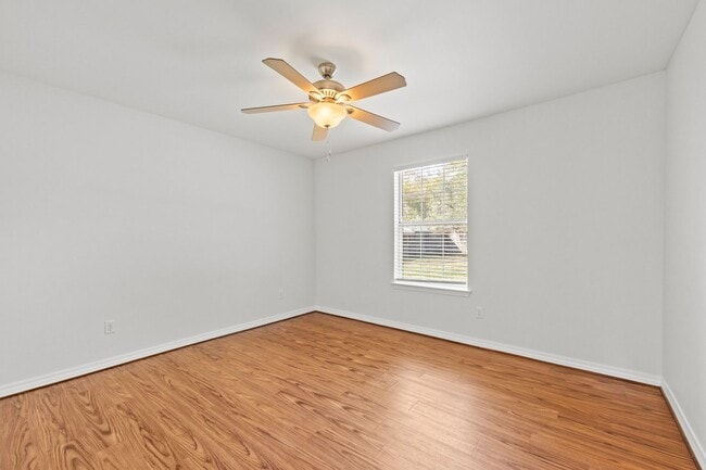 Building Photo - Updated Home in Raintree Estates!