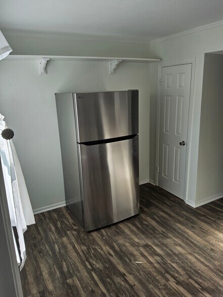 Building Photo - 519 Parkdale Dr