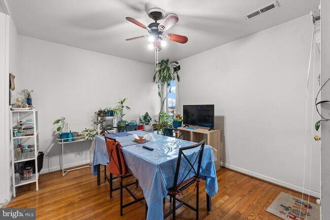 Building Photo - 7244 Donnell Pl