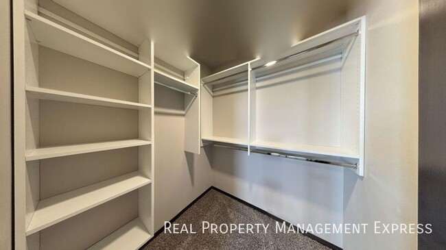 Building Photo - 5911 S Whisper Creek Pl