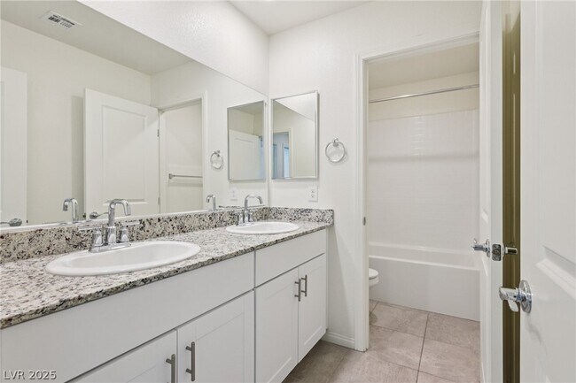 Building Photo - 10971 Meridian Flds Ave