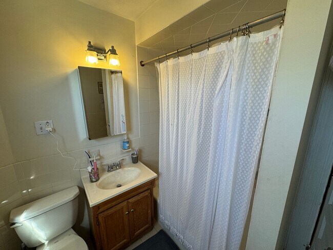 Building Photo - 211-213 Holland Street