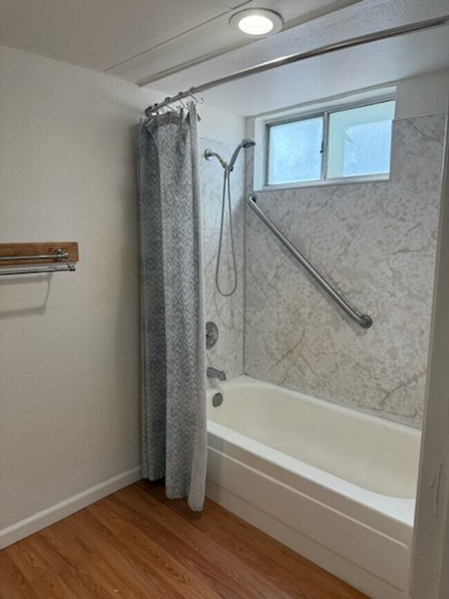 Building Photo - 14th Street