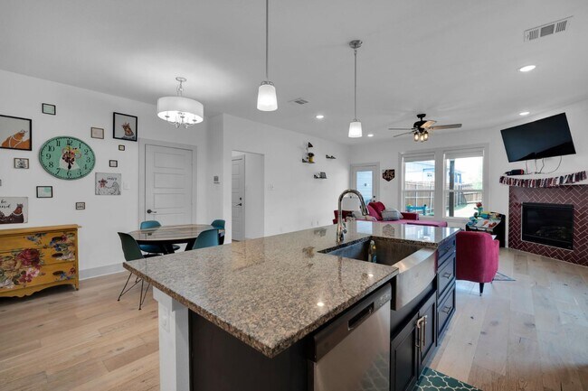 Building Photo - 10912 Rochelle Ct