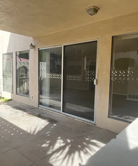 Building Photo - 471 W Duarte Rd
