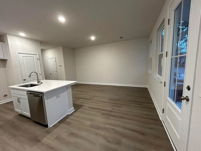 Building Photo - 3 Bedroom 2.5 Bathroom Townhouse in Windward Village - Summerville