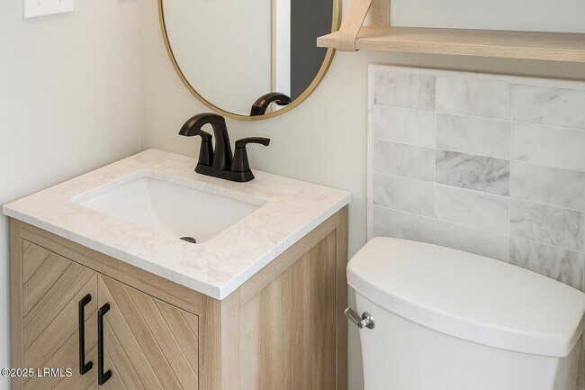 Building Photo - 174 James St