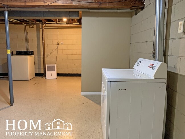 Building Photo - 108 Malin St