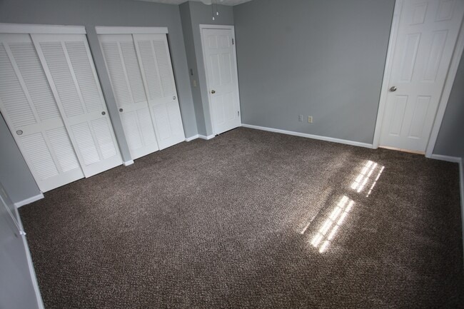 Building Photo - Remodeled 5bed/3.5 Bath House!