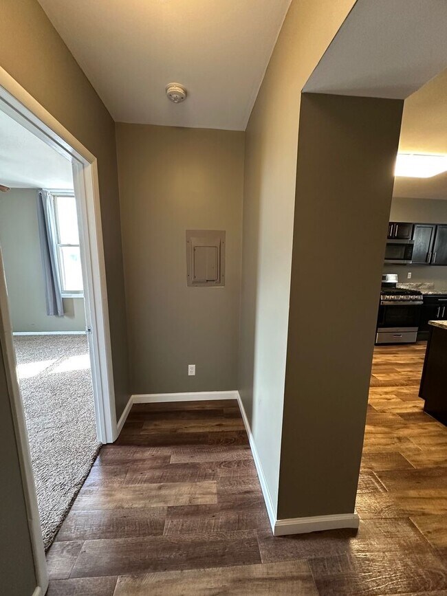 Building Photo - 820 York St