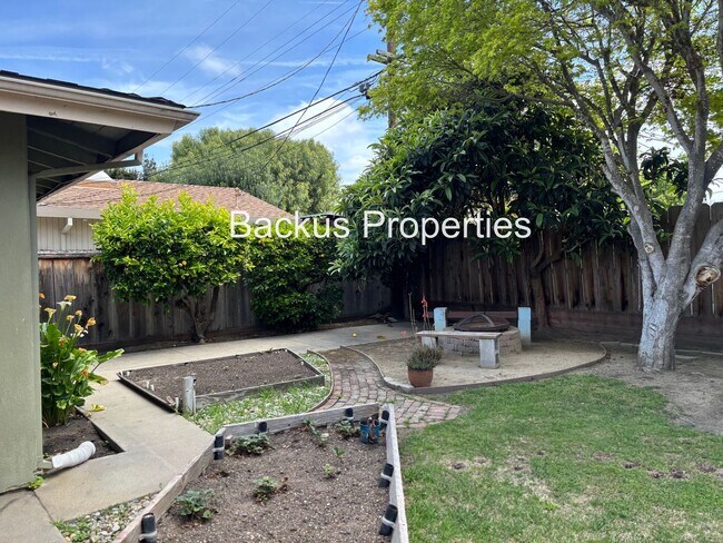 Building Photo - Three bedroom home across from Claremont Manor Park