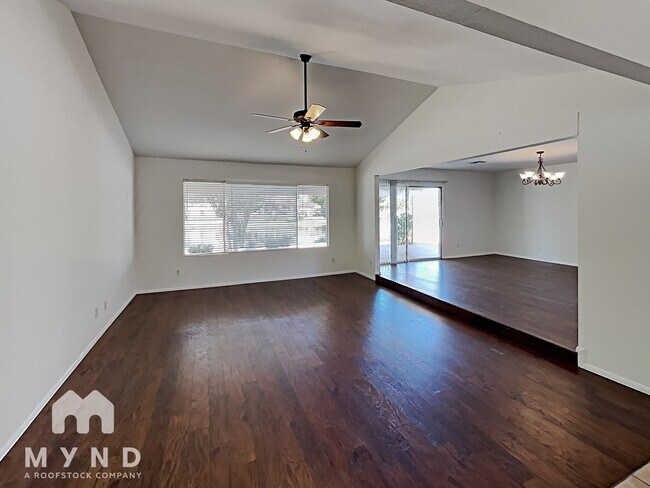 Building Photo - 2742 S Las Flores