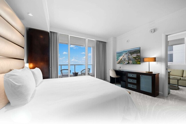 Building Photo - 4391 Collins Ave